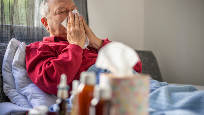 RS-virus kan ge allvarliga komplikationer för barn och äldre. Alla från 75 års ålder rekommenderas vaccination. Foto: Shutterstock