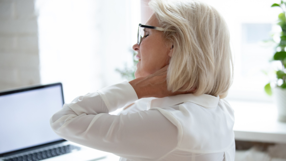 Nackspärr  – orsak, symtom och behandling