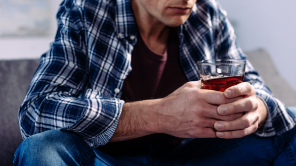 Alkoholism: orsak, symtom & behandling