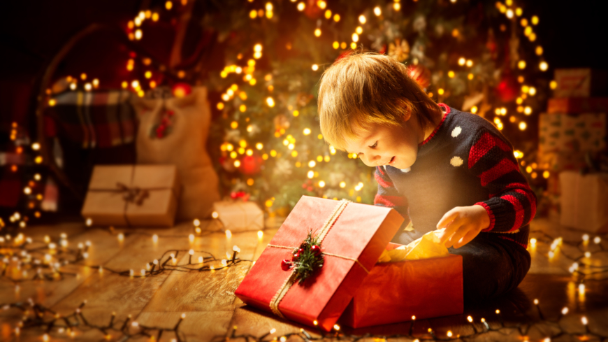 I år ger DOKTORN en julklapp till Giving People som hjälper utsatta barnfamiljer med bland annat mat och kläder. Foto: Shutterstock