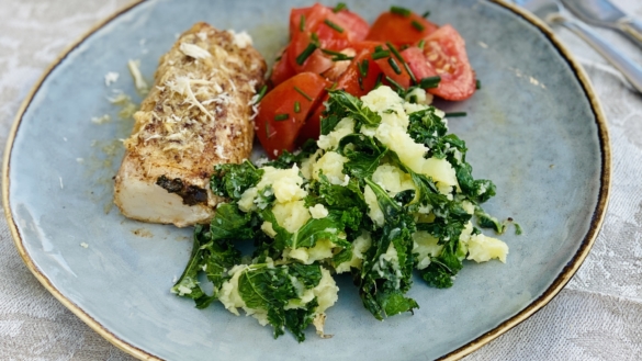 Ugnsbakad torskfilé med potatis och grönkålsstomp