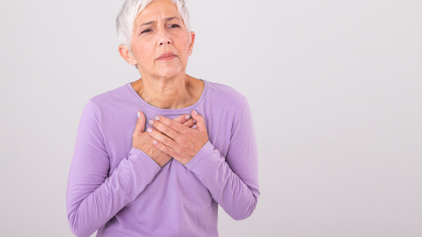  Bröstsmärta kan bero på problem i de allra minsta kärlen i hjärtat, så kallad mikrovaskulär dysfunktion. Foto: Shutterstock