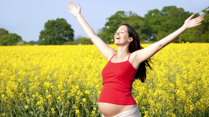 Många gravida känner sig osäkra på hur de ska lindra sin pollenallergi, men bra behandling är möjlig även för dig som är gravid eller ammar. Foto: Shutterstock