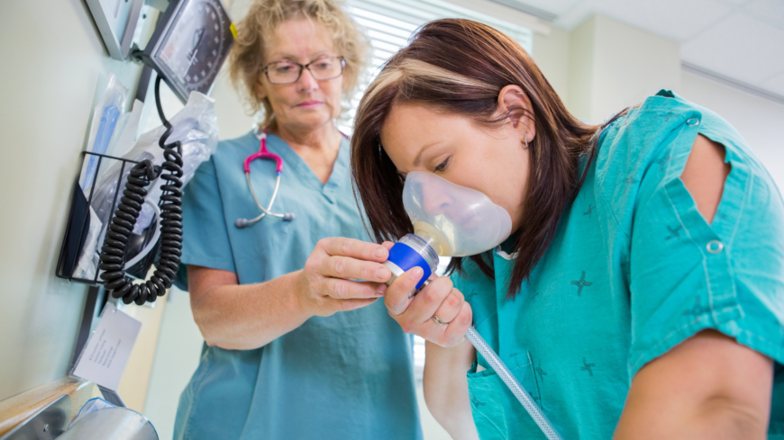 Lustgas är den vanligaste metoden för medicinsk smärtlindring under förlossning.  Foto: Shutterstock