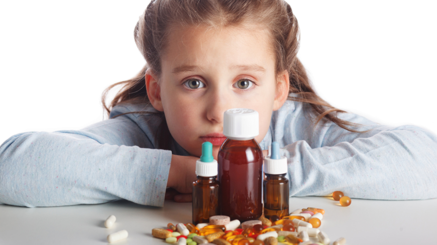 Barn och ungdomar ska genom Läkemedelsverkets insats få mer kunskap om läkemedel och hur de ska användas. Foto: Shutterstock