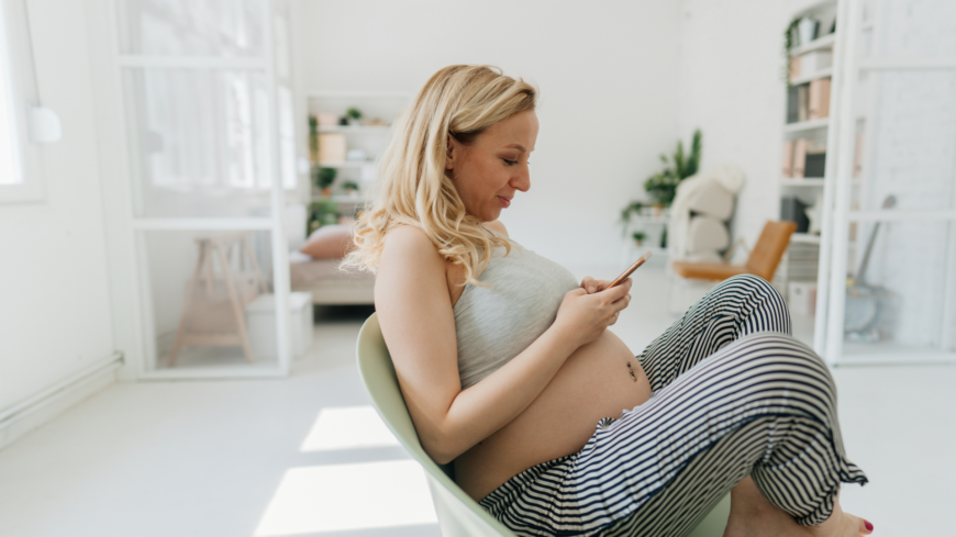 I Knodds app får du vetenskapligt baserad information om graviditeten - vecka för vecka. Foto: Knodd