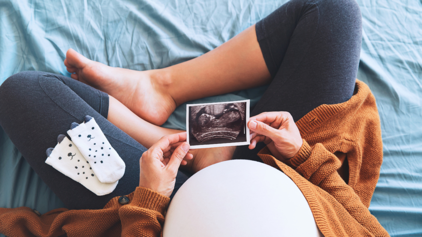 Att snusa under graviditeten kan öka risken för plötslig spädbarnsdöd. Foto: Shutterstock