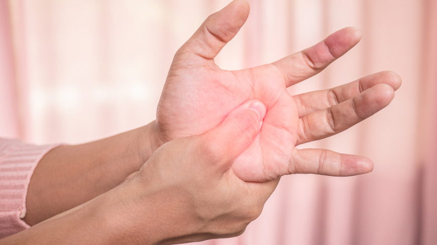 CRPS, komplext regionalt smärtsyndrom, drabbar ofta arm och hand, och är en sällsynt form av nervsmärta. Foto: GettyImages