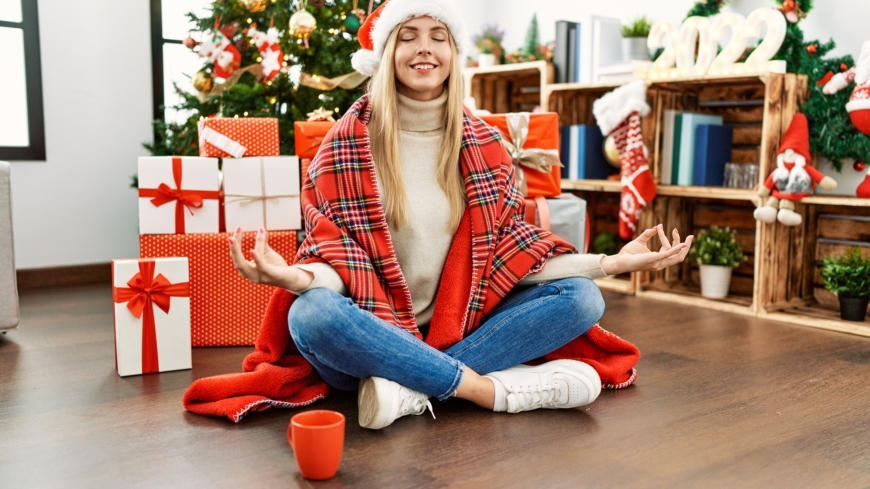 Genom att du prioriterar avslappning, lagom mängd julmat och att ha skoj med nära och kära, kommer du och din mage att må bra i jul. Foto: Getty Images