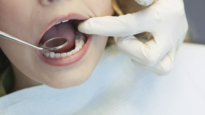 Om man som förälder är osäker på sitt barns bett, kan det vara bra att fråga tandläkaren vid en rutinundersökning. Foto: Getty Images
