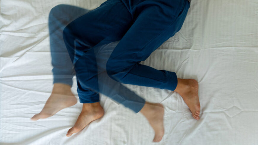 Nya riktlinjer för behandling av restless legs syndrom lyfter fram nya läkemedel och fokuserar på livsstilsfaktorer.  Foto: Getty Images