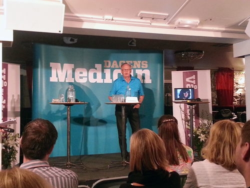 Kenneth Gärdestad trollbinder publiken i Almedalen. Foto: Shutterstock