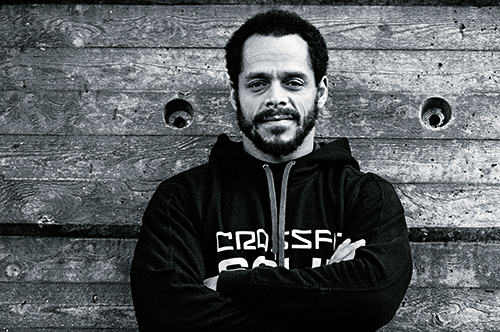 För mångsysslaren Karl Dyall har träningsformen crossfit kommit att spela en central roll i livet, särskilt efter en plötslig skada. Foto: Shutterstock