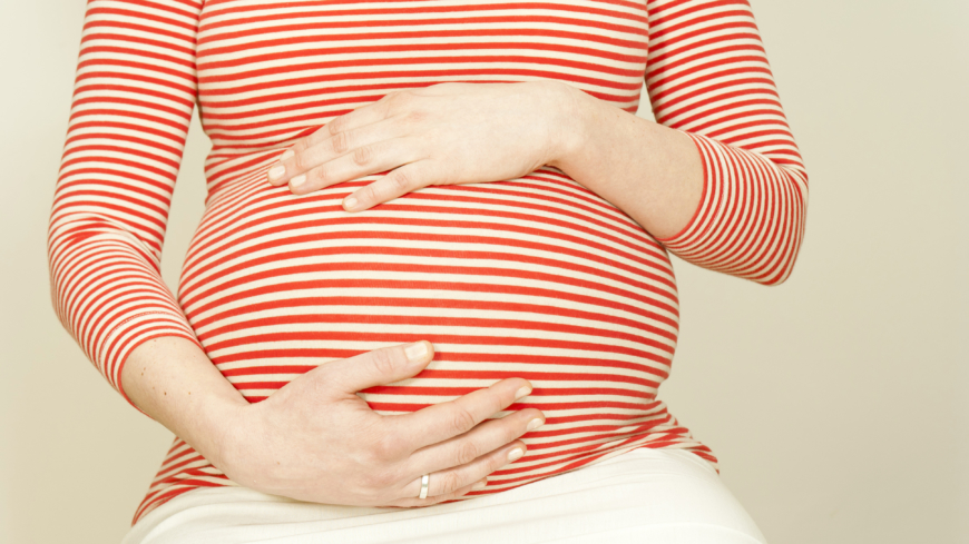 Är du gravid bör du undvika nikotin helt och hållet. Foto: Shutterstock