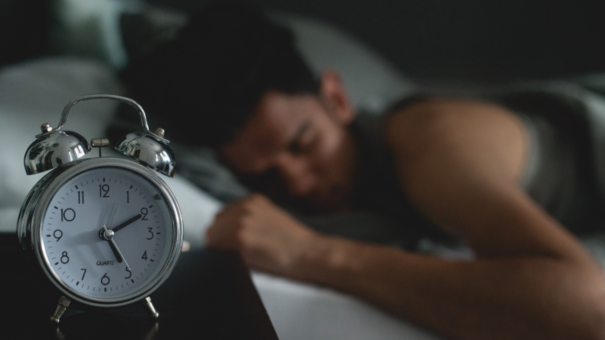 Personer som lever med störd dygnsrytm bör se upp för sjukdomar som förknippas med störd blodkärlstillväxt. Foto: Shutterstock