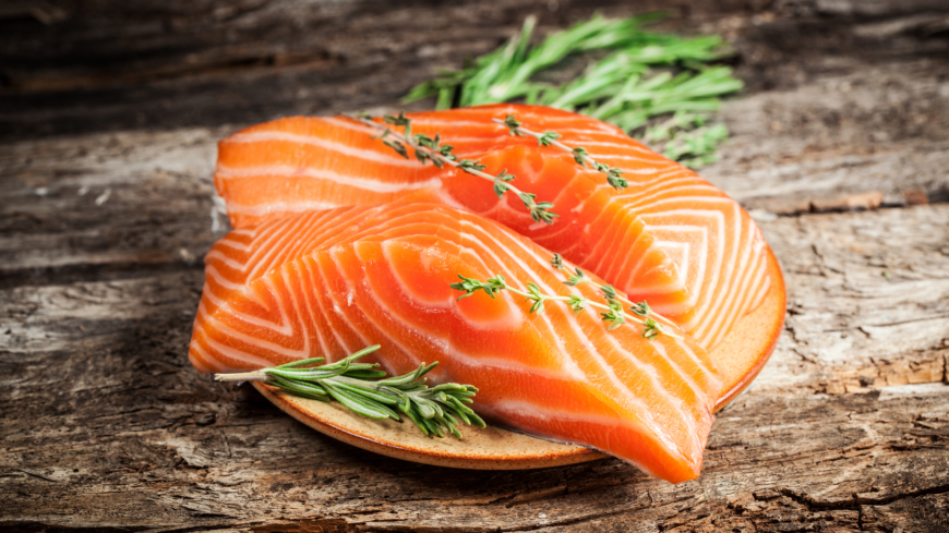 Fisk innehåller D-vitamin och forskare ville se om ungdomar som var allergiska mot fisk led av brist på D-vitamin. Foto: Shutterstock