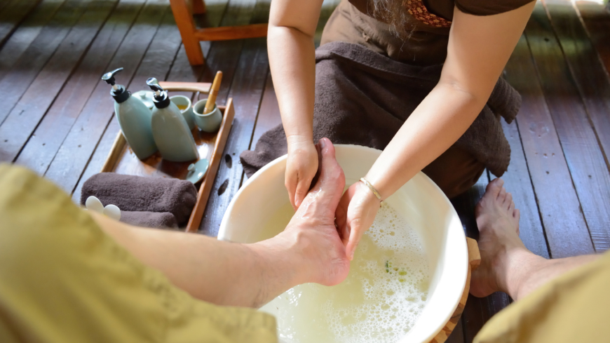 Deltagarna i studien kunde välja på fot- eller handmassage.  Foto: Shutterstock