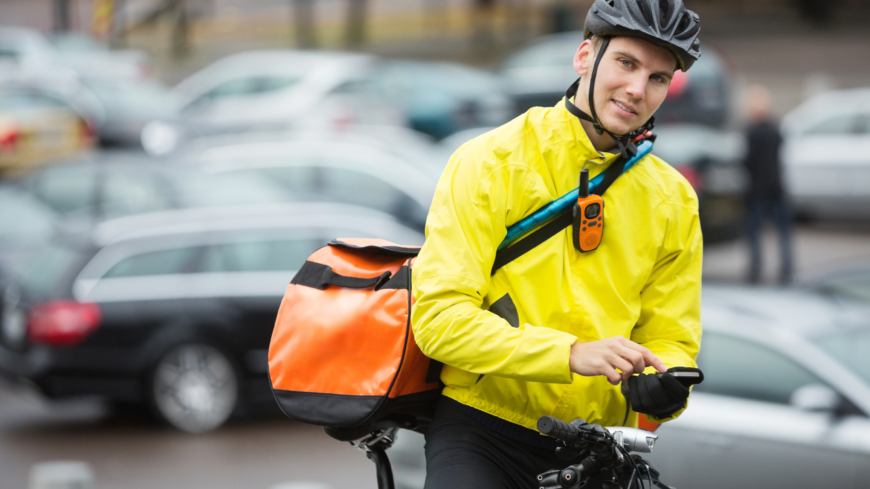 VTI vill även se över om cykelhjälmslagen bör gälla alla åldrar. Foto: Shutterstock