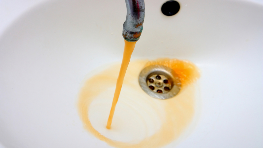 Legionärssjukan kan smitta genom små droppar av förorenat vatten. Foto: Shutterstock