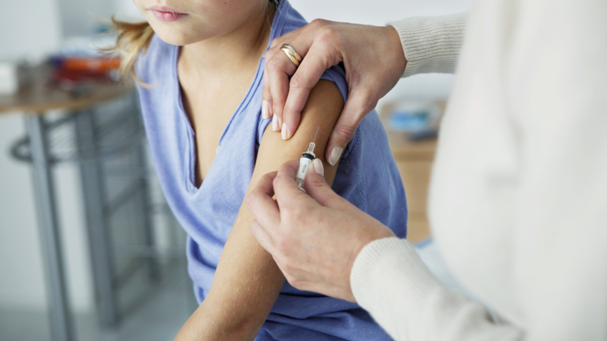 Stelkramp orsakas av en bakterie och leder till muskelkramper, alla svenska barn vaccineras mot sjukdomen. Foto: Shutterstock