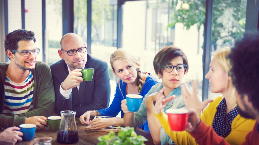 När vi vet att ett vaccin finns verkar det finnas en tendens till att vi blir mer sociala och