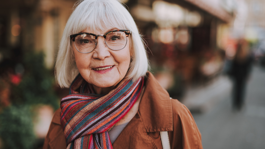 En underaktiv sköldkörtel kan orsaka symptom som viktökning, trötthet, torr hud, förstoppning, en känsla av att vara för kall, eller täta menstruationer. Foto: Shutterstock