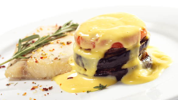 Sjötunga med kräftor i saffranssås