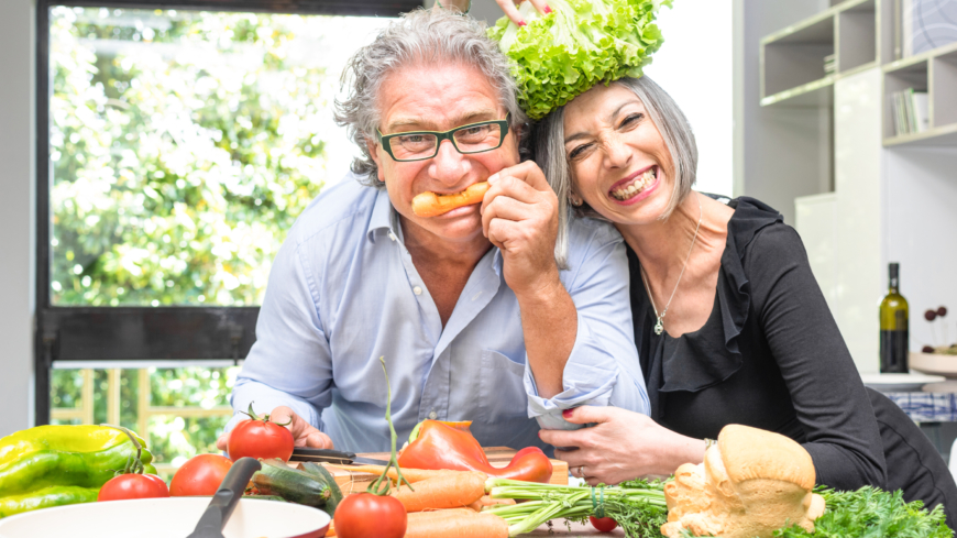 Att äta grönsaker varje dag och att röra på sig mycket, är viktigt för en god hjärthälsa. Foto: Shutterstock