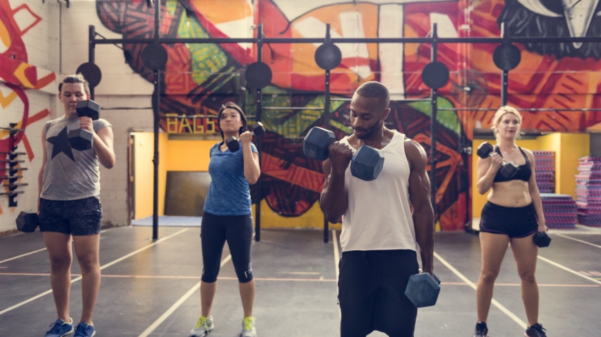 Fysisk aktivitet är bra för folkhälsan, idrott och träning ska därför fortsätta, anser Folkhälsomyndigheten. Foto: Shutterstock