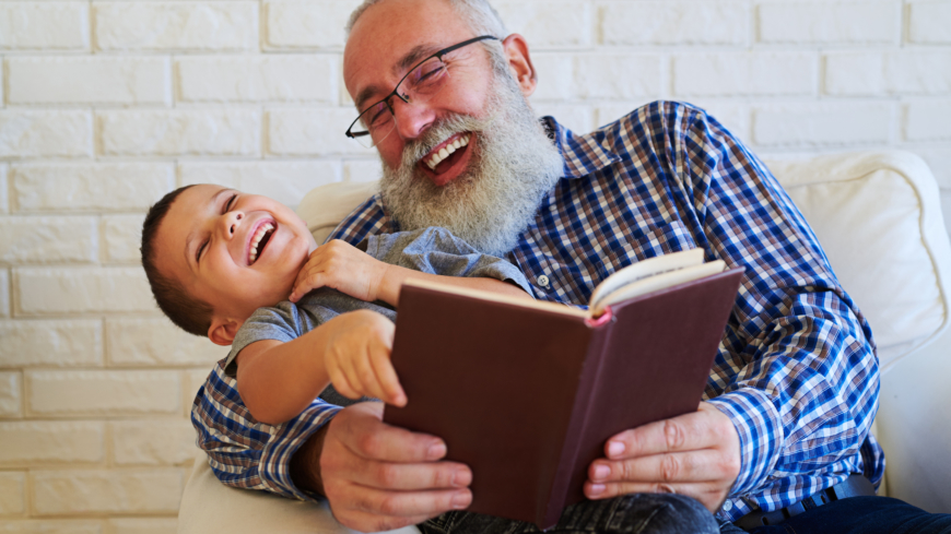 Hormonet prolaktin verkar till viss del kunna styra hur mycket fäder engagerar sig i sina barn. Foto: Shutterstock