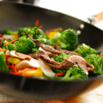 Stirfry med entrecote, broccoli och hett koriandersmör