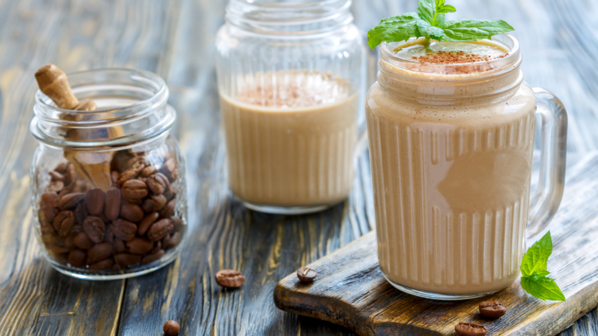 Energirik kaffesmoothie – med havre och banan