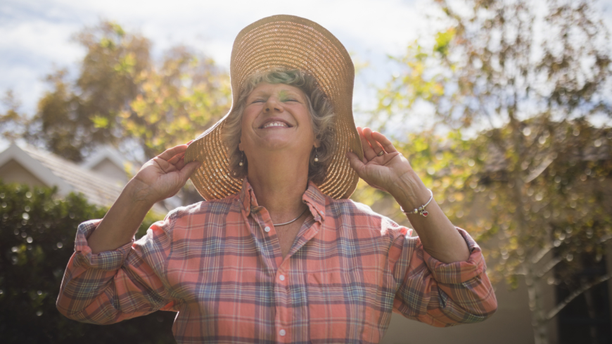 Många upplever att solen även påverkar humöret, att när solen tittar fram åker mungiporna upp.  Foto: Shutterstock