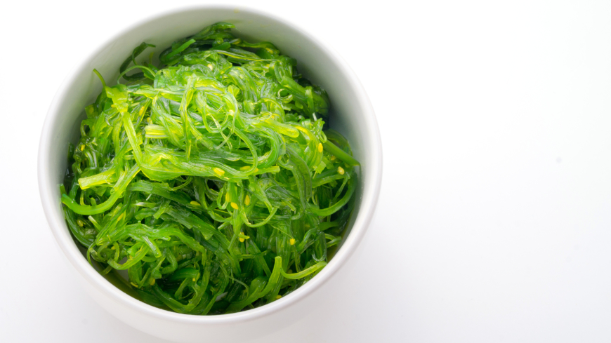 Japaner hör till de mest långlivade människorna på jorden och vissa forskare tror att deras intag av alger – otroliga fem kg per person och år – spelar en roll i detta. Foto: Shutterstock