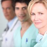 Morgondagens vård kombinerar konventionell medicin med massage och hypnos