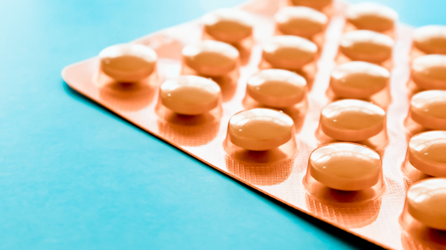 Det säljs allt större mängd läkemedel som innehåller substansen diklofenak, bland annat Voltaren och Eeze. Foto: Shutterstock